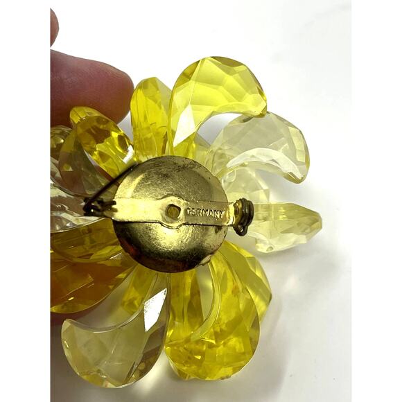 Vintage Lucite MOD Faceted Light & Dark Yellow Flower German Brooch - Picture 6 of 8
